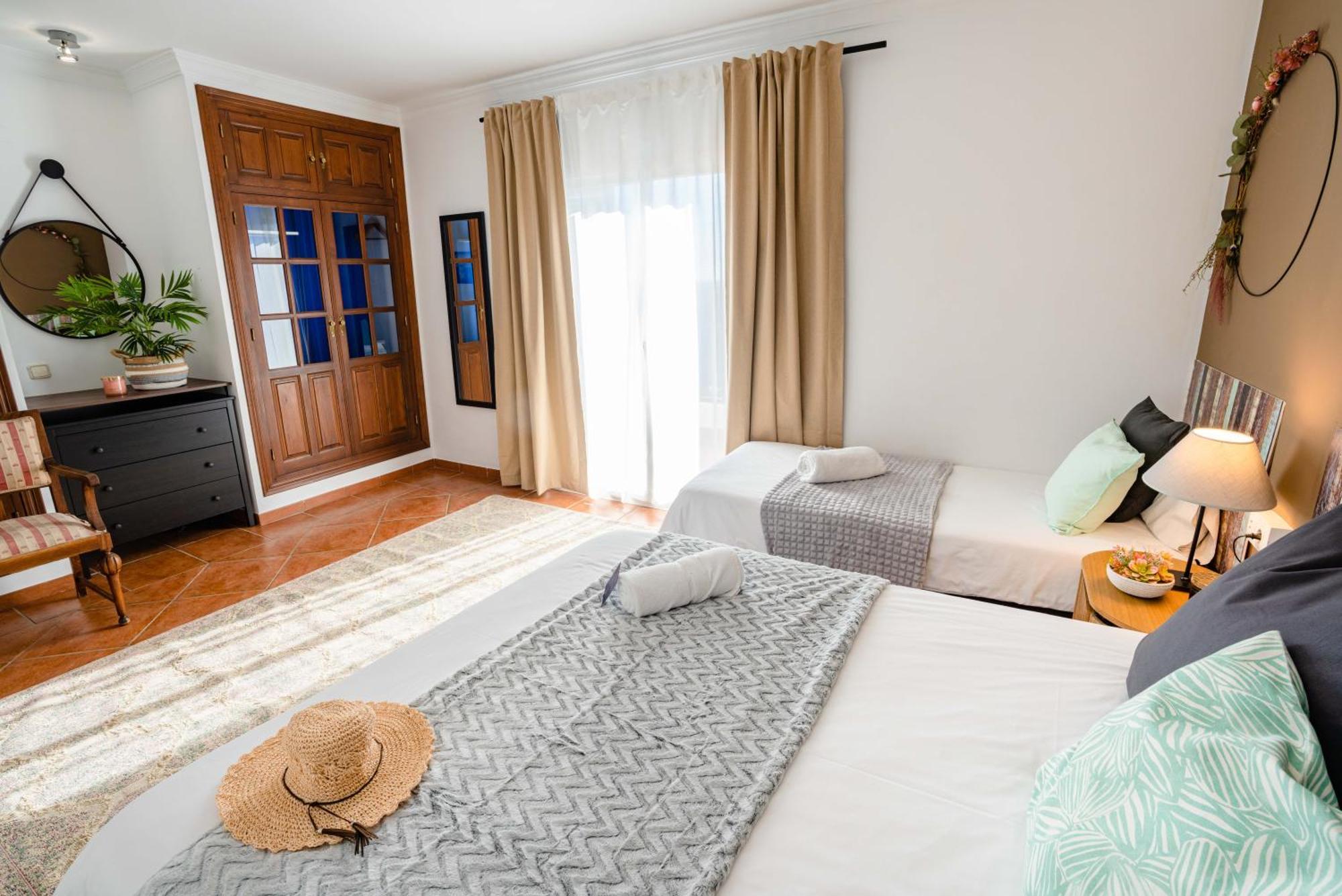 10 Luxe By Lirios Village Villaer *