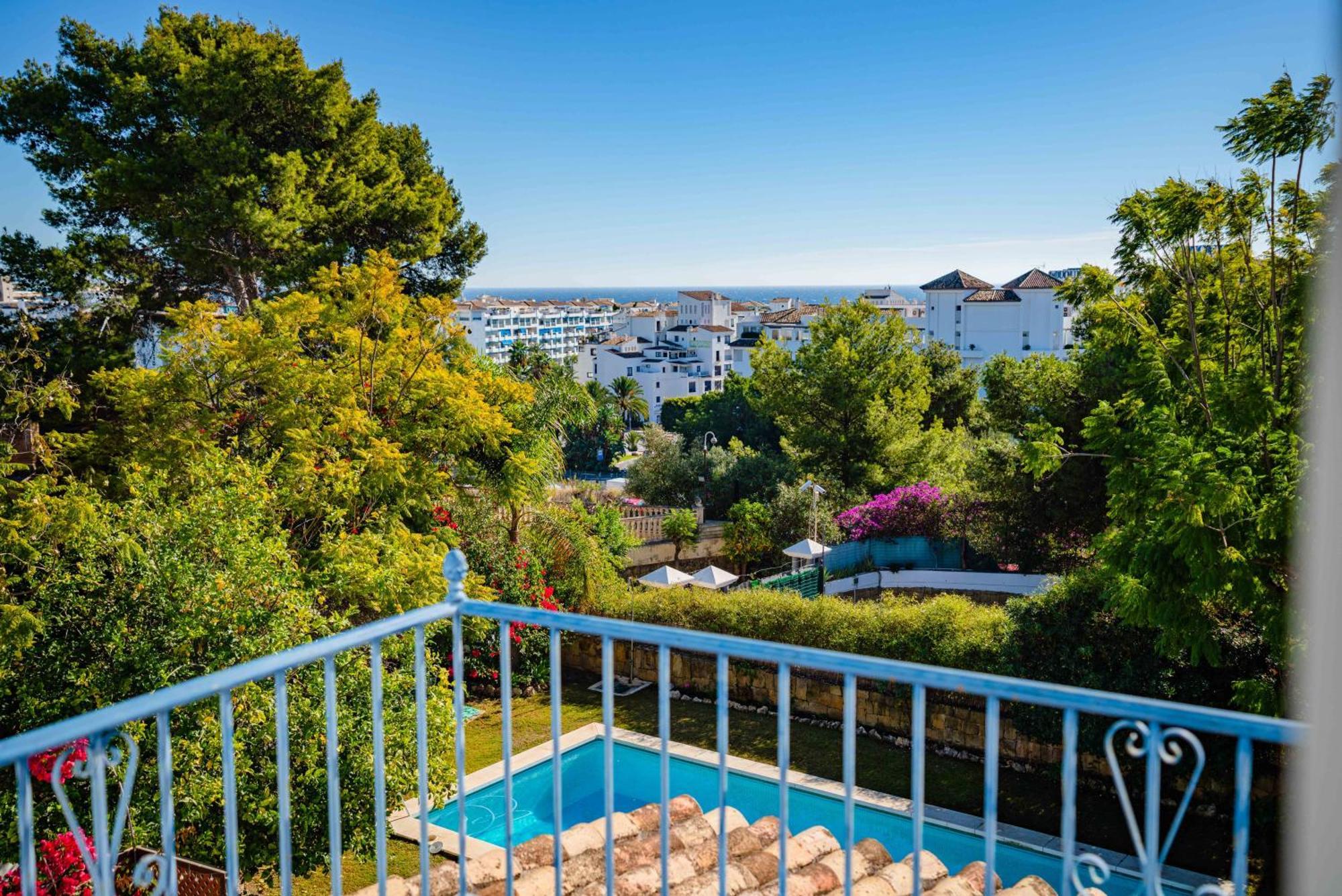10 Luxe By Lirios Village Villaer *